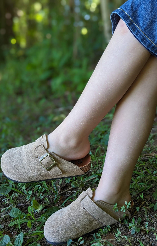 Queens Closed Toe Footbed Sandals - Tan Suede Leather